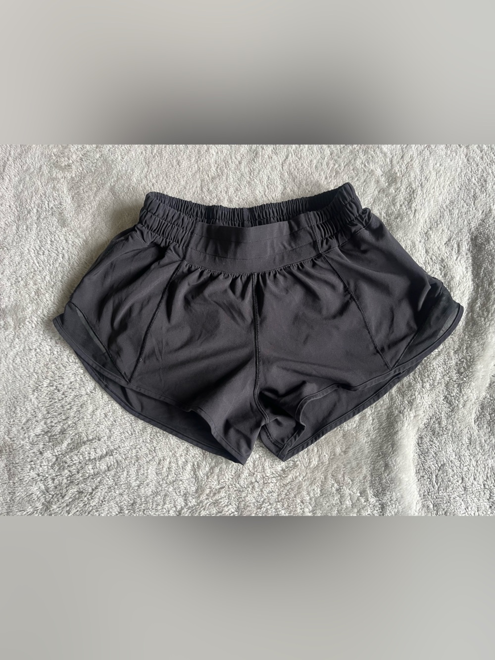 Lululemon Hotty Hot Short II *2.5" size 4